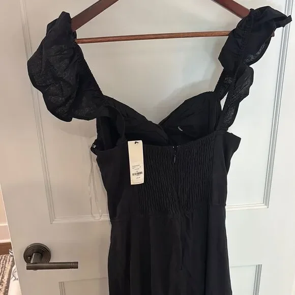 Chic Black Dress - Picture 3 of 3